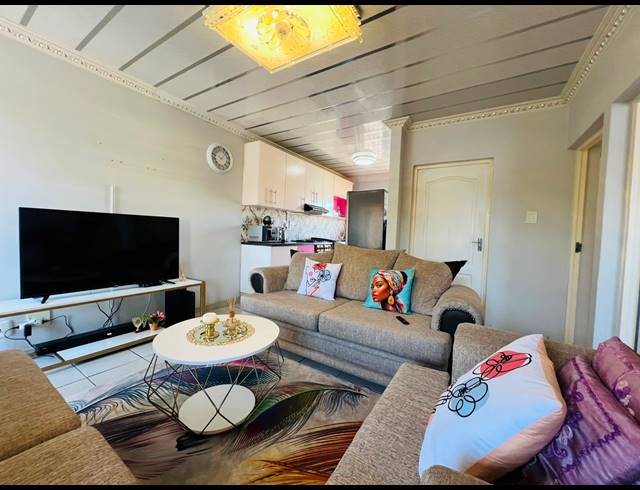 2 BEDROOM APARTMENT FOR SALE IN NEWLANDS EAST